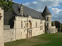 La façade du château d'Assier.
