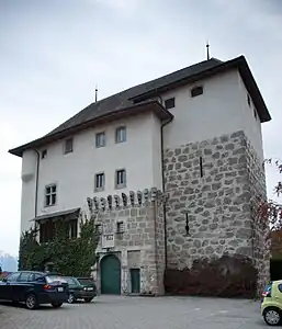 Vue du château d'Attalens, façade est.