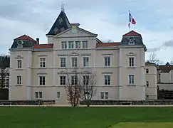 Façade occidentale du château d'Ombreval.