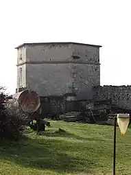 Pigeonnier du château.