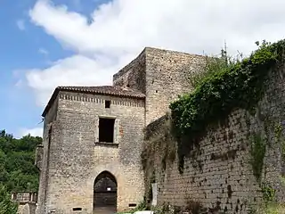 Entrée du château de Blanquefort-sur-Briolance