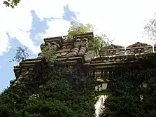 Détail des ruines du château Mennechet (2006)