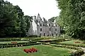 Château de Coatcouraval : vue d'ensemble depuis le jardin.