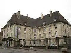 Pavillon des officiers, XVIIIe siècle, actuel musée des beaux-arts de Dole, sur le site de l'ancien château.