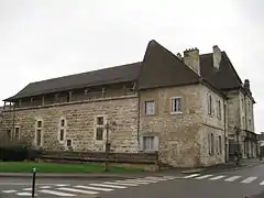 Courtine casematée, XVIe siècle, sur le site de l'ancien château.