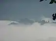 Château de Gruyères flottant sur la brume, depuis Le Pâquier