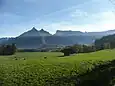 Gruyères et les Préalpes depuis la commune