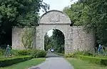 Château de KéravéonColombier et portail d'entrée