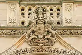 Armoiries de Jasques-Henry Dufay, baron de Launaguet, au-dessus de l'entrée du château.