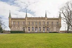 La façade.