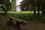 Le parc du château est peuplé de nombreux arbres centenaires d'essences variées.