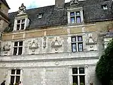 Façade Renaissance sur cour de l'aile perpendiculaire à celle de l'entrée.