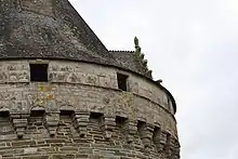 Dualité lithologique dans le château de Pontivy.