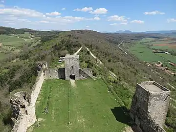 Basse-cour du château.