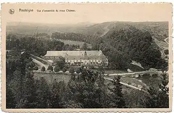 Le château de Resteigne, vue aérienne.