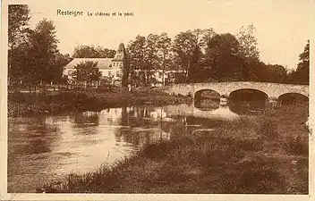 Le château de Resteigne et le pont Hoffschmidt sur la Lesse.