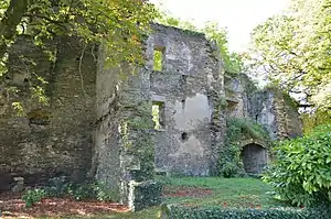 Ruines de l'ancien château.