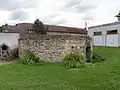 Fondations de l'ancien pigeonnier circulaire.