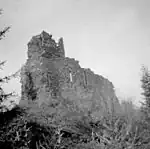 Le château en 1970 avant l'écroulement du donjon.
