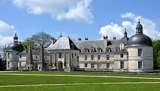 Façade du château de Tanlay.