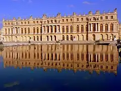 Le château de Versailles, chef-d’œuvre de l’architecture classique ou baroque du XVIIe siècle.