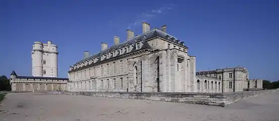 Vue du château depuis le sud-ouest.