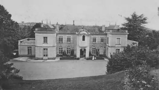 Facade ouest du château.