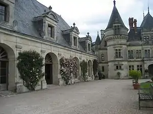 Cour du château de La Bourdaisière.