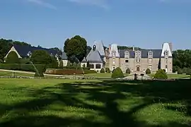 Le château de la Roche-Pichemer.