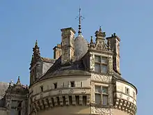 Photographie présentant un détail de la tour sud-est du château, de style Renaissance.