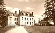 Ancienne photographie ou carte postale figurant l'actuel châteu du Plessis et son domaine, à Nouans-les-Fontaine.