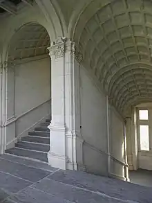 Photographie de l'intérieur de l'escalier.