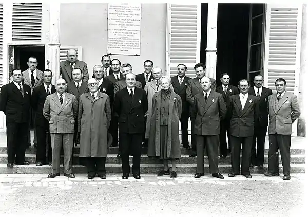 Le conseil municipal de Châteauneuf-sur-Loire, 1953.