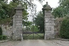 Le portail du château.