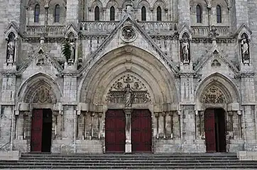 Le portail de l'église.