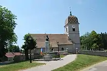 Châtelneuf (39) - vue latérale : nef et clocher