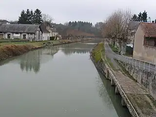 Le canal de Briarerue du Faubourg du Puyrault.