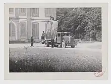 Transport du tableau de Le Brun au dépôt de Sourches en 1942 (A.N. 20144792/251)
