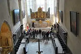 Disposition actuelle du retable dans le chœur de l'église abbatiale