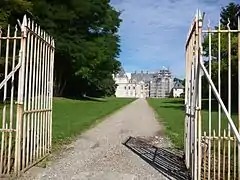 Le château de Tartigny, en restauration, août 2013.