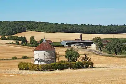 …le hameau du Chaast et le colombier