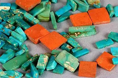 Turquoise et argilite anasazi, trouvées dans le Chaco Canyon, XIe ou XIIe siècle.