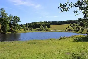 L'étang, retenue d'eau du moulin.