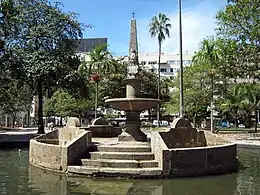 La fontaine de Saracuras, sur la Praça General Osório.