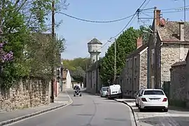 La D 60 au centre de Chailly-en-Bière, vue en direction de Melun.