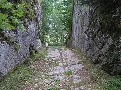 Péage de Chalamont, et la « voie antique » qui reliait Salins à Pontarlier.