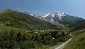 Le chemin d'accès aux chalets de Miage, avec les dômes au loin.