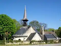 La chapelle Notre-Dame-de-Bon-Secours, face au quartier de Senlis du même nom.
