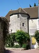 L'ancien presbytère de Chamant, à l'ouest de l'église.