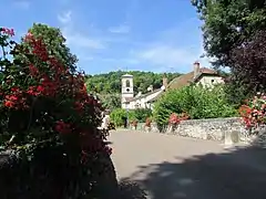 L'église et le vieux pont.